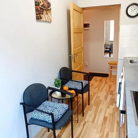 Apartment Cozy & Bright 1 Bedroom With Park Nearby - Free Parking, Riga, Up To 5 Guests *